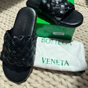 Bottegga Veneta Intrecciato Black Leather "Casette" Slides Men's EU 41/US 8